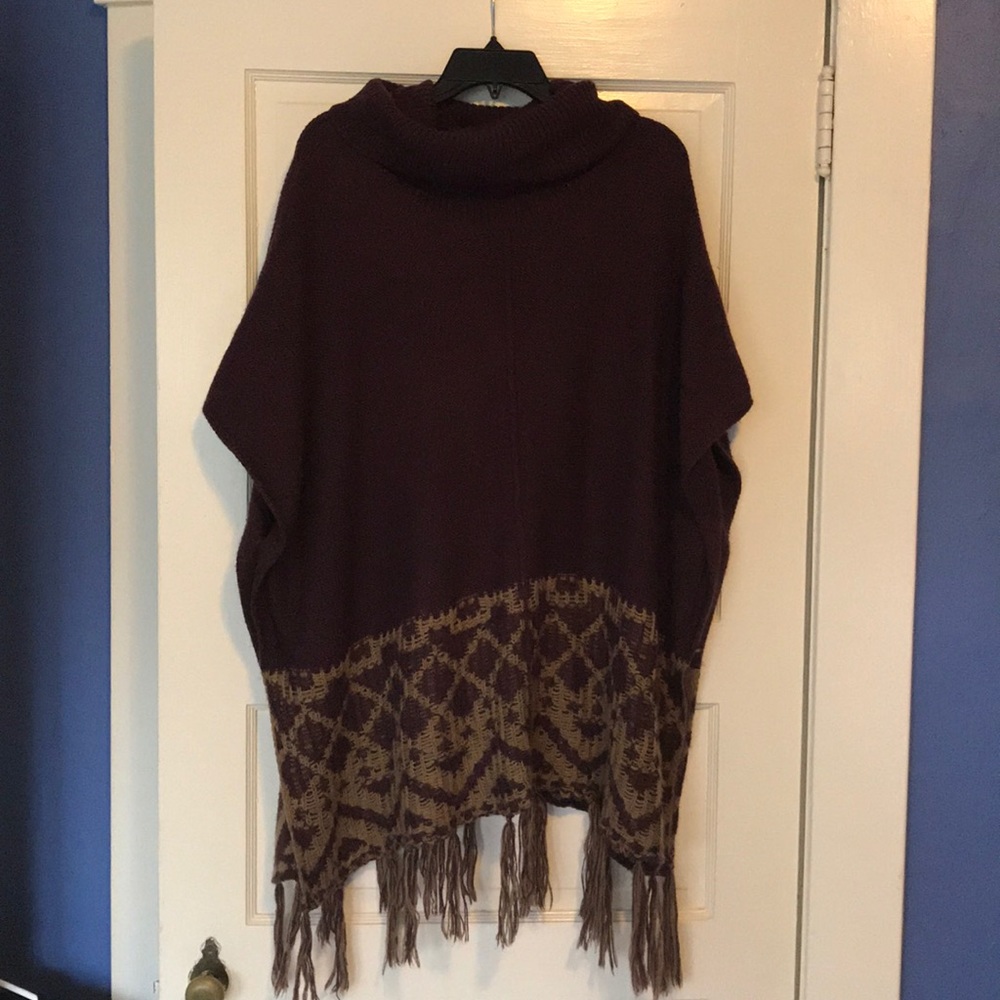 Poncho - Picture 2 of 5